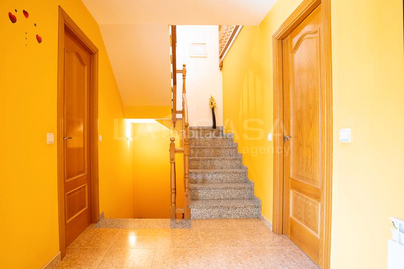 Foto 0df9d854-19b1-4666-9273-eb22ccbb1b53. Maison jumelée avec chauffage parking dans Font Verda Granollers