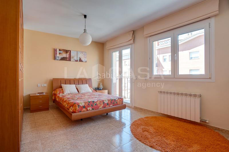 Foto 1c785574-4c80-41ab-b613-e0b0a85ac322. Maison jumelée avec chauffage parking dans Font Verda Granollers