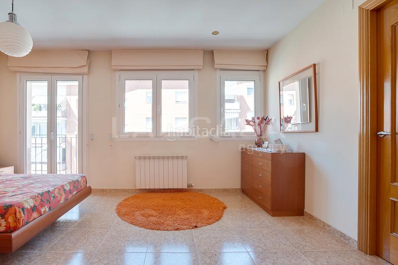 Foto 58df30d9-53f0-45de-8575-3d6b5f7cd5d2. Maison jumelée avec chauffage parking dans Font Verda Granollers