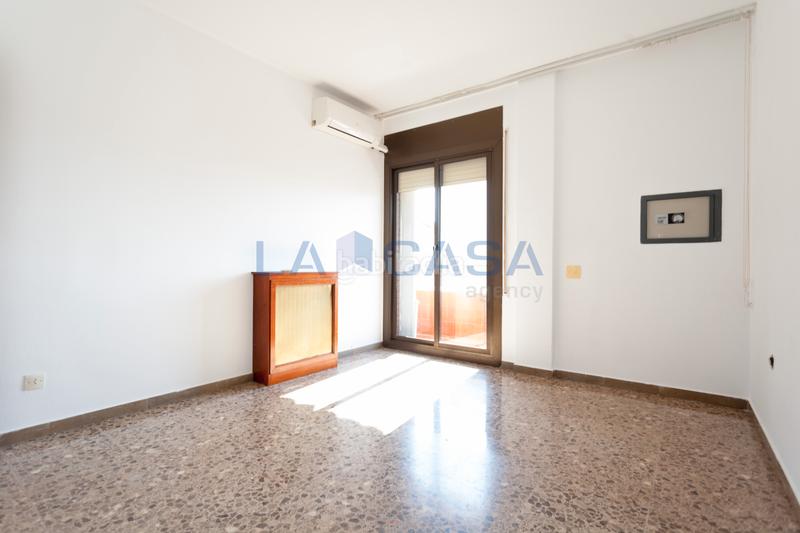 Foto 25d5f8e1-037d-4a40-9822-ebf93c1169b3. Flat with heating in La Florida Hospitalet de Llobregat (L´)