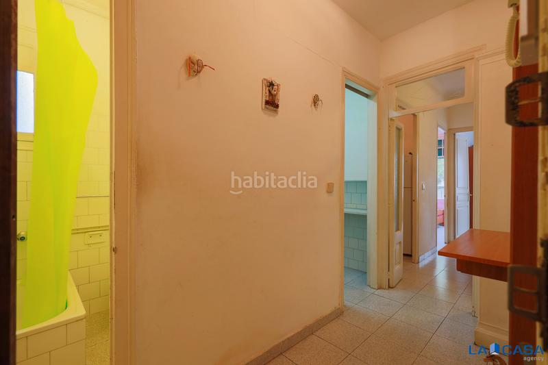 Foto c0eb12d4-c1a7-4514-bafe-6a75d675d450. Pis a Sants Barcelona