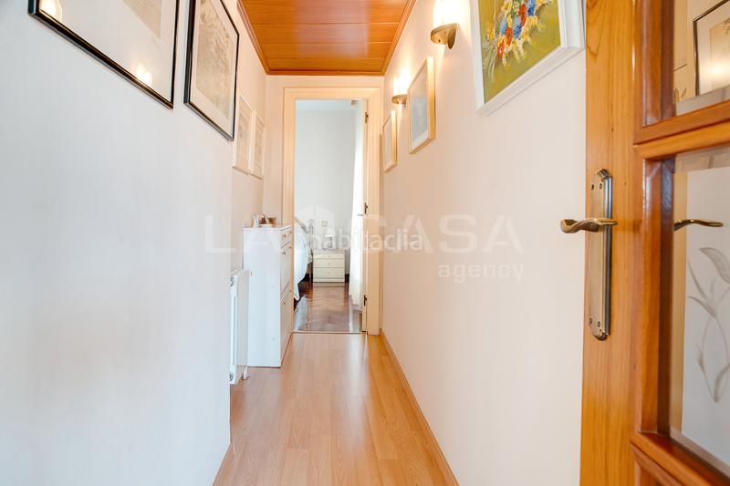 Foto 4a2c0d4a-1b95-4f7c-b17a-e3b8a5693ec3. Dachwohnung mit heizung in El Clot Barcelona