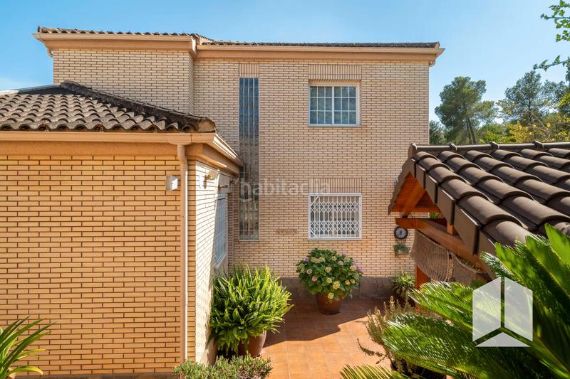 Foto 77f657af-00ca-4a1b-9253-6f7a04e3d54e. Casa amb aparcament piscina a Sant Vicenç dels Horts