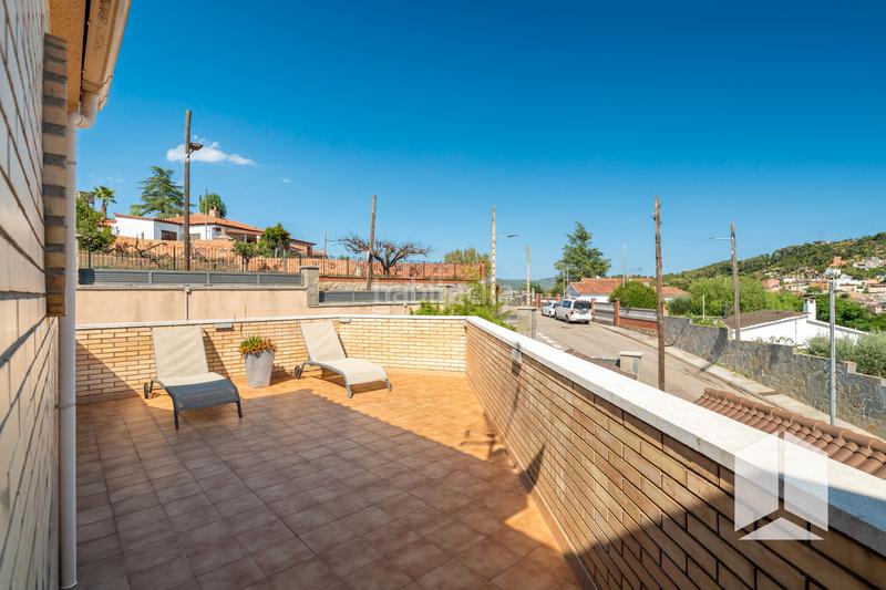 Foto 0ba68f22-f610-47b7-a3e9-573d7ba03a70. House with parking pool in Sant Vicenç dels Horts