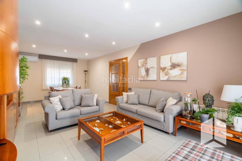 Foto a60ff93a-15a6-4e33-95eb-35052af45ffd. House with parking pool in Sant Vicenç dels Horts