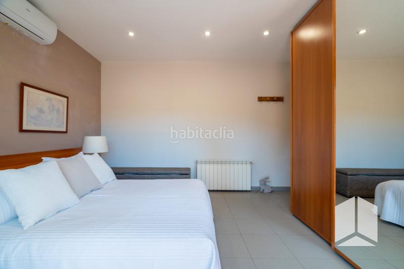 Foto b9f1c7ca-7f5f-4a04-be9f-9451af04d35f. House with parking pool in Sant Vicenç dels Horts