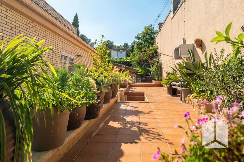 Foto f671d097-24a2-4e9d-9a85-b7b8b88f216f. House with parking pool in Sant Vicenç dels Horts