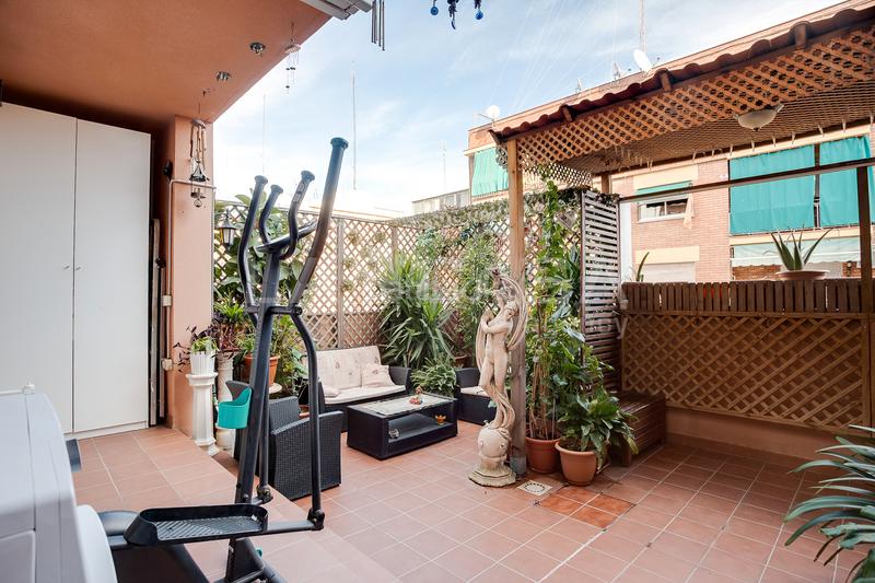 Foto 746dd172-aaf3-43c1-9c55-b254d21486ce. Ground floor with parking in La Salut Badalona