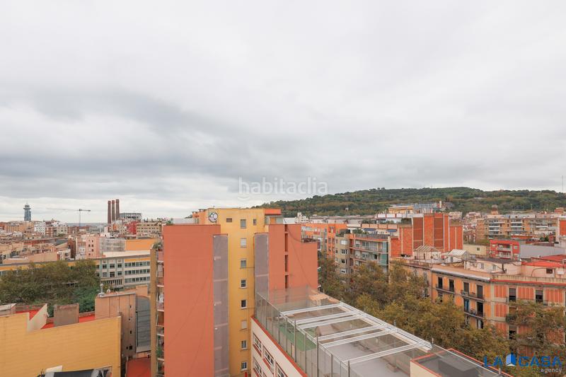 Foto f32b255d-ff32-4d31-8eef-12062f3f2439. Ático en Raval Barcelona