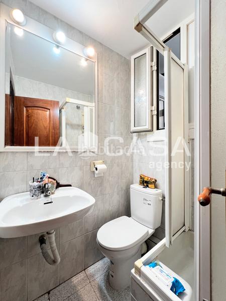 Foto 556b9b71-e943-4c7f-b706-a03af2ebd281. Etagenwohnung mit heizung in La Salut Badalona