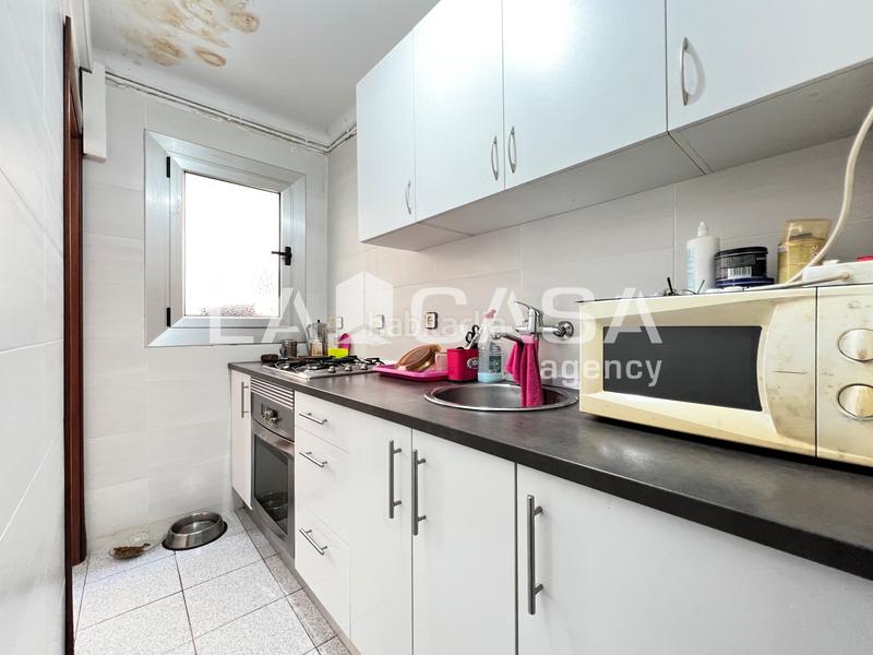 Foto bd92e5e3-17d1-450d-b67f-05d21c90f0f9. Etagenwohnung mit heizung in La Salut Badalona