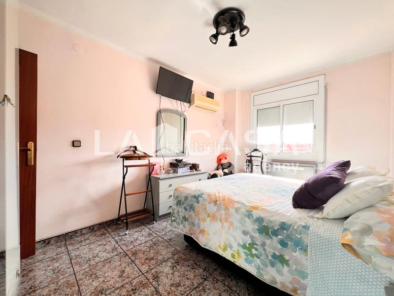 Foto 0fa00023-f85f-4198-9da2-1535b85a9d64. Etagenwohnung mit heizung in Llefià Badalona