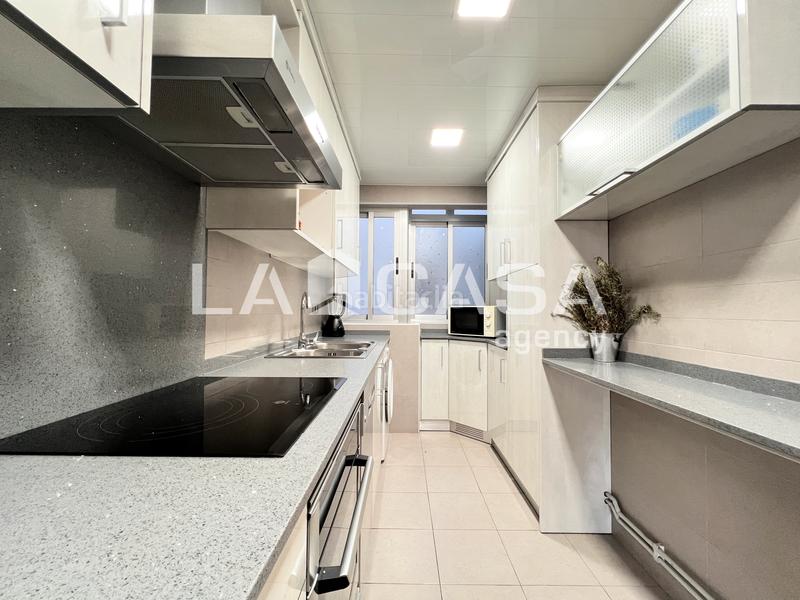 Foto e9ac1d21-9740-4172-80a6-3864241cdf78. Flat with heating in Llefià Badalona