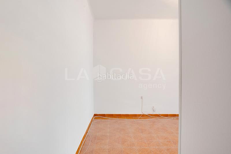 Foto fd0becae-70ec-4c5f-8019-fdf0deda4322. Piso en La Verneda - La Pau Barcelona