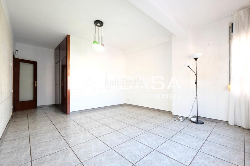 Foto d00b0d7f-443b-44d2-9ef0-f244e8551740. Piso en Turó de la Peira Barcelona