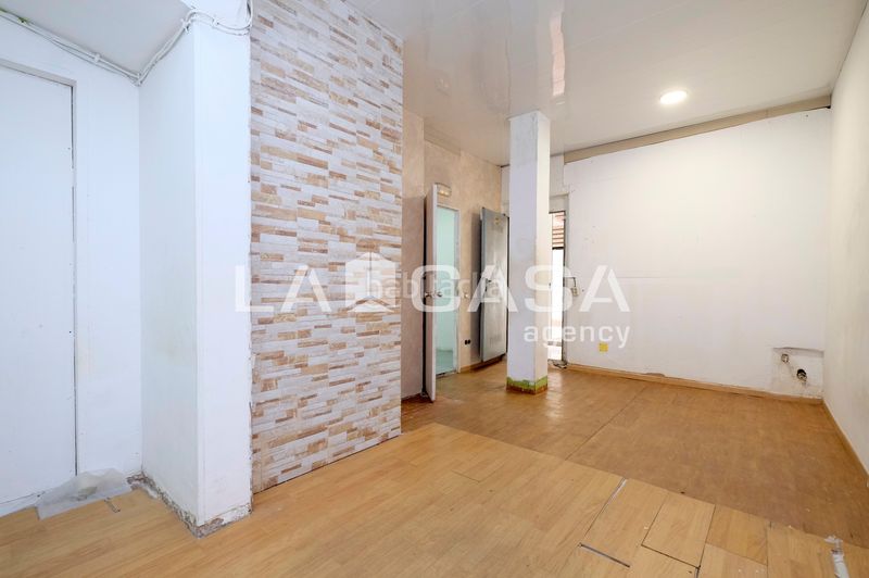 Foto 0c405f99-311d-4693-ad31-54cbd9fe1602. Local comercial a Vilapicina - Torre Llobeta Barcelona