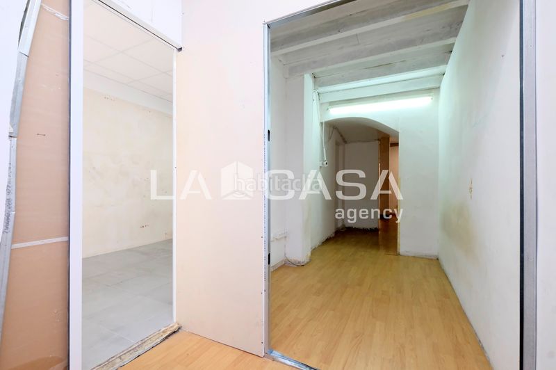 Foto ff89165c-f7eb-4f41-bd0b-c76126f8610a. Local comercial a Vilapicina - Torre Llobeta Barcelona
