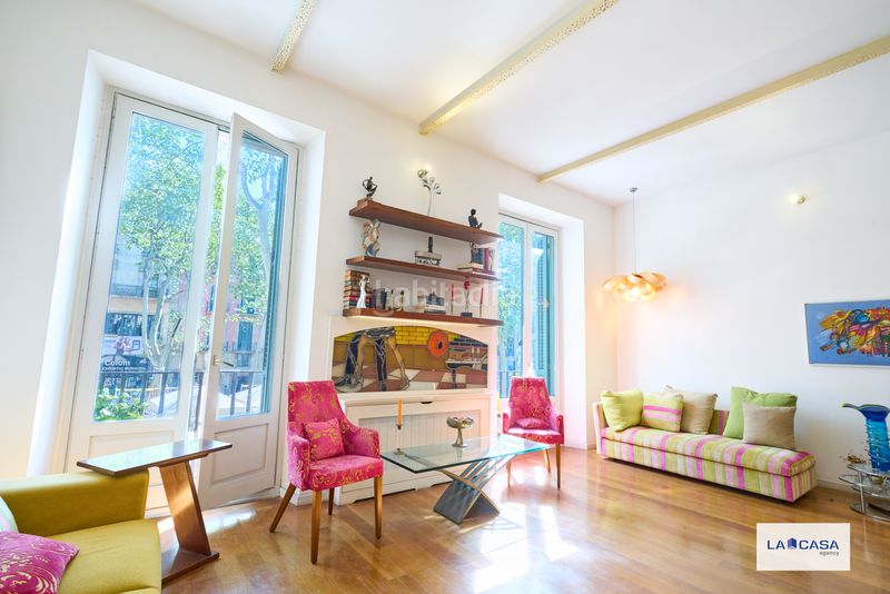 Foto 15ac0ea1-73a8-4974-b9ea-57489f38fba9. Pis a Raval Barcelona