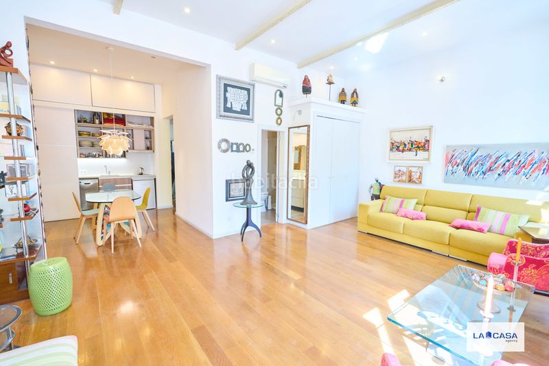 Foto 2a89ce17-1c6b-433b-b231-ca105fdf3cd9. Pis a Raval Barcelona