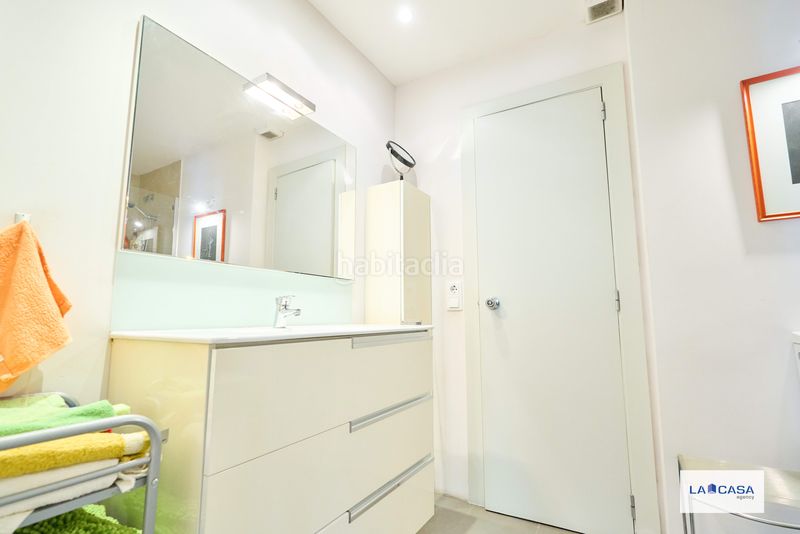 Foto 2c08c2cc-6275-465d-8a6e-b10607946c8c. Pis a Raval Barcelona