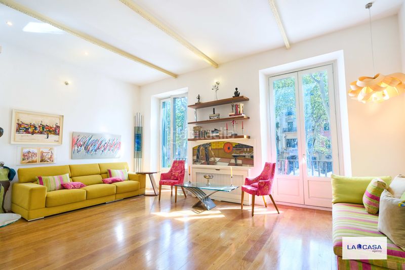 Foto 2f2b5a01-9396-4fc8-a7a4-1a70a42052f0. Pis a Raval Barcelona