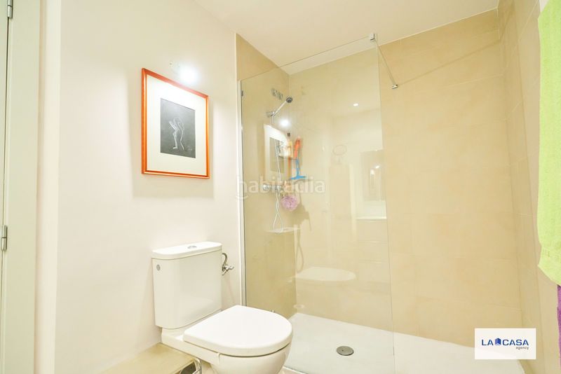 Foto 43a1ee3f-c42c-463b-8b8e-4d89317b8d3f. Pis a Raval Barcelona