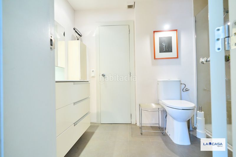 Foto 43c69534-b483-4629-b03a-9782225601e1. Pis a Raval Barcelona