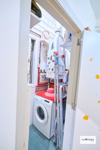 Foto 5085908f-5122-49b0-b63c-6ebdce8edee1. Pis a Raval Barcelona