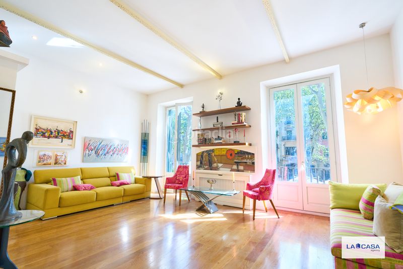 Foto 897121a2-4928-4e94-a1aa-5e29001e285a. Pis a Raval Barcelona