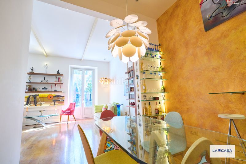 Foto 97027c53-f989-488b-b15b-e7372745580f. Pis a Raval Barcelona