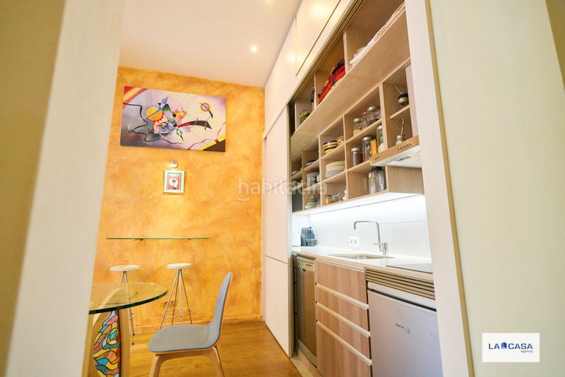 Foto a0d34a68-f398-4036-a517-1043710ca1bc. Pis a Raval Barcelona