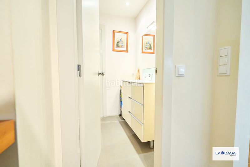 Foto bfca749b-85df-4e99-886b-aa2782e3779d. Pis a Raval Barcelona