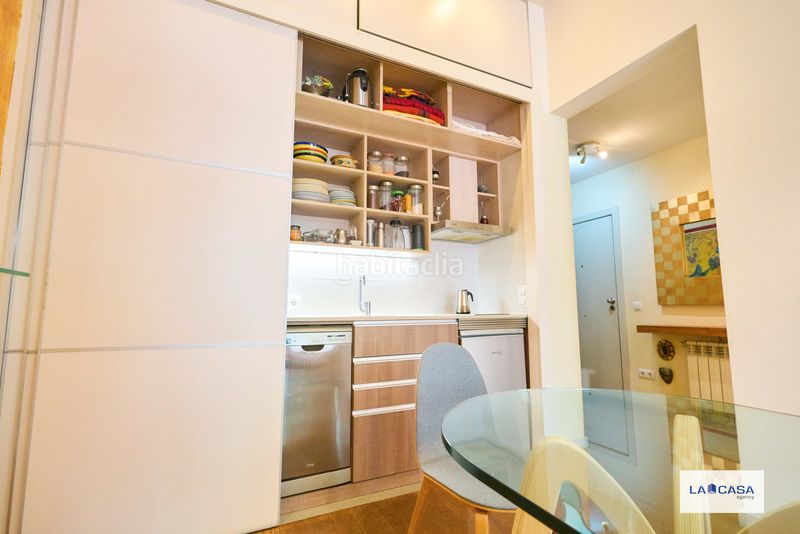 Foto c2746386-a338-4fb2-823d-18f14a94dec7. Pis a Raval Barcelona