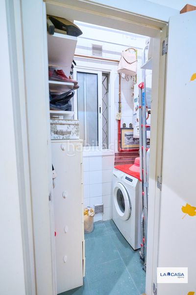 Foto cfad4ea4-1ed2-469b-b5d3-9ef55e77b9ea. Pis a Raval Barcelona