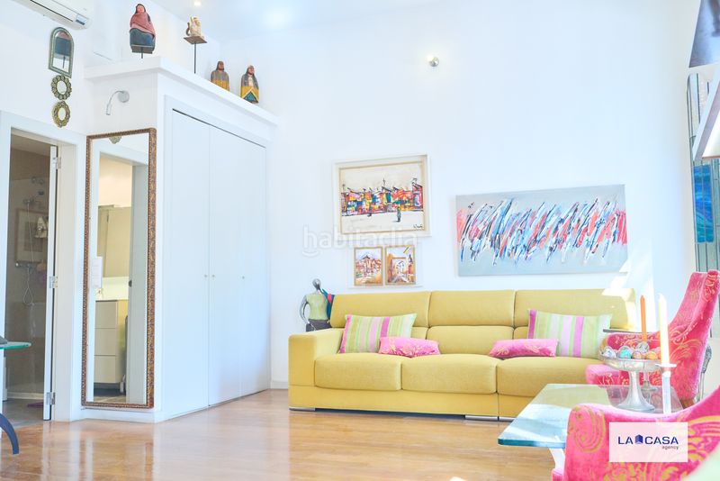 Foto d254227a-84c0-4955-abaa-554be5441e8f. Pis a Raval Barcelona