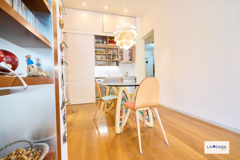 Foto ee9fe170-8c55-40b4-89f7-697267e7543d. Pis a Raval Barcelona