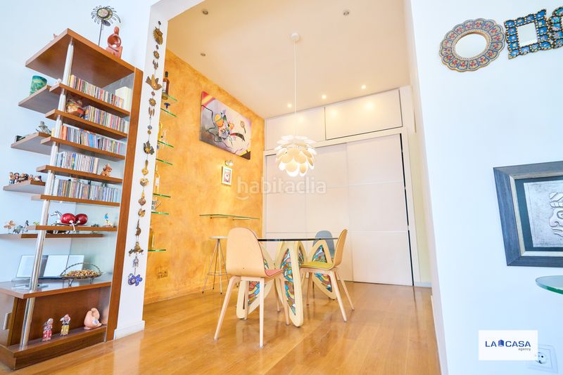 Foto f4ffce33-9645-409e-b510-1720e6e22cf2. Pis a Raval Barcelona