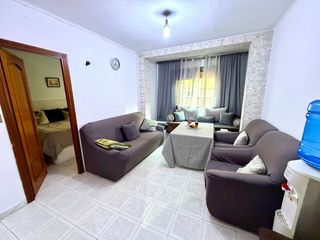 Pis  Calle moli. Amplio piso de 3 habitaciones y 1 baño junto al metro l5 en espl