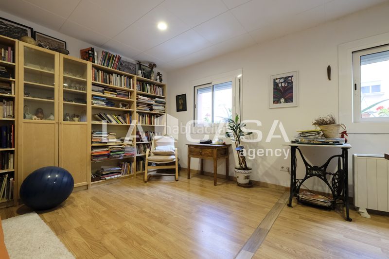 Foto 383d5a63-5c49-4678-8b6f-e0d630256f93. Pis a Turó de la Peira Barcelona