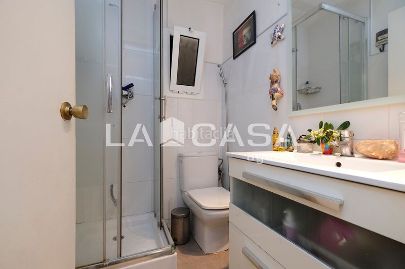 Foto 9d7f9072-e93e-495b-aa62-9e11d586e67a. Pis a Turó de la Peira Barcelona