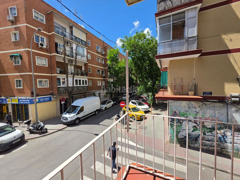 Foto d54f9503-c780-439d-8037-4805f5a13120. Piso en Vista Alegre Madrid
