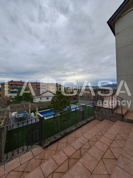 Foto 31c1c4a4-946b-4529-8027-f88bb2c6d417. Xalet amb piscina a Can Parellada Terrassa