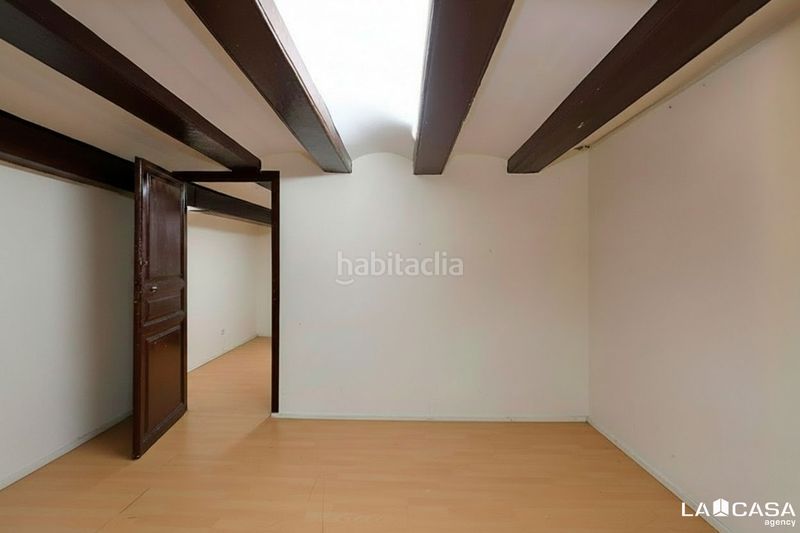 Foto efcd2a5b-f8fc-44ab-b5d8-cfc94e618c10. Dúplex a Raval Barcelona