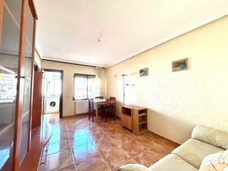 Piso  Calle maladeta de la. Amplio piso de 3 habitaciones y 1 baño junto al metro l5 en espl