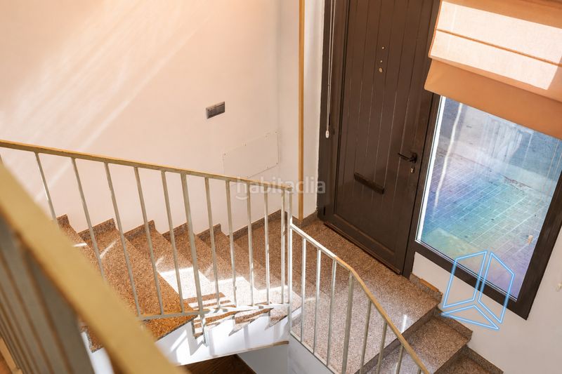Foto 5e7d6e87-d75b-4d6f-ac9f-a8f71792fca2. Dúplex amb aparcament a Centre-Estació Gavà