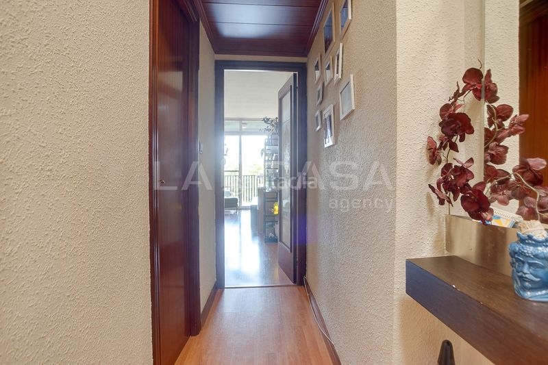 Foto eecbf7ea-eeca-417e-894f-f297c4d427cb. Pis amb aparcament a Besòs - Maresme Barcelona