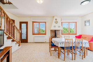 Xalet a Sant Esteve Sesrovires. Chalet pareado en venta en avenida vallserrat
