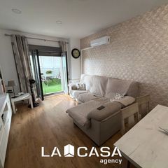 Pis a Entrenúcleos. Piso de 2 dormitorios con patio privado, 2 plazas de garaje y tr