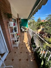 Pis  Carrer d'antonio machado. Piso reformado con terraza, actualmente alquilado