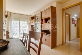 Pis  Avinguda del ferrocarril. Oportunidad! piso vpo de 3 habitaciones con parking en sant adri